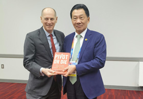 中国电子商会会长王宁应邀率队参加2025CES全球消费电子展